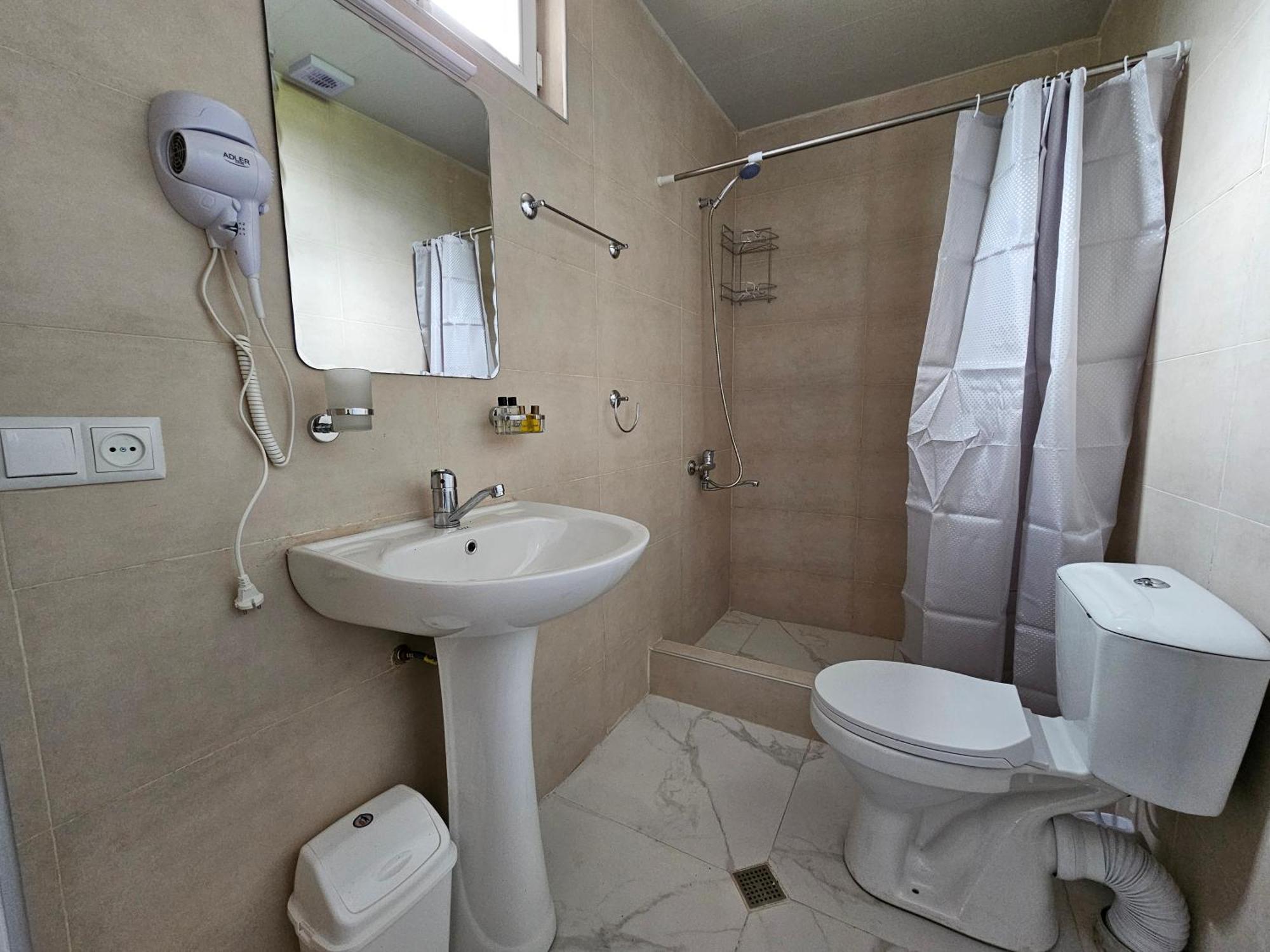 Hilltop Guest House كوتايسي المظهر الخارجي الصورة
