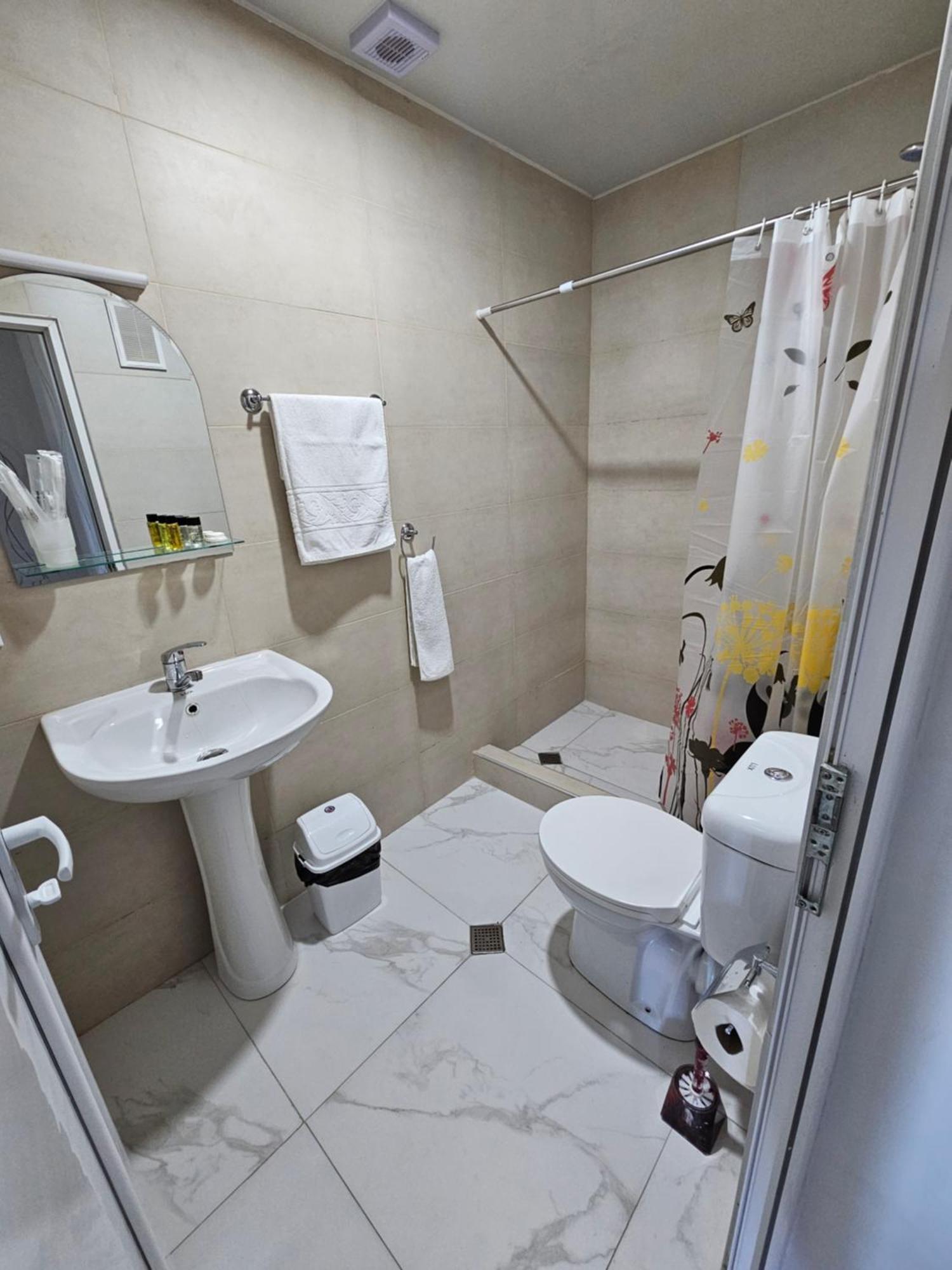 Hilltop Guest House كوتايسي المظهر الخارجي الصورة